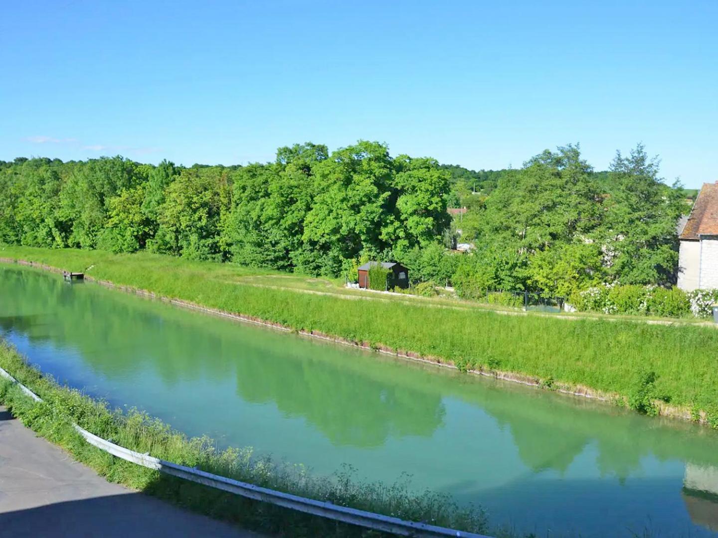 Grand T2 Renove - Bord Du Canal - Commerces A Pied Moret-sur-Loing Exterior photo